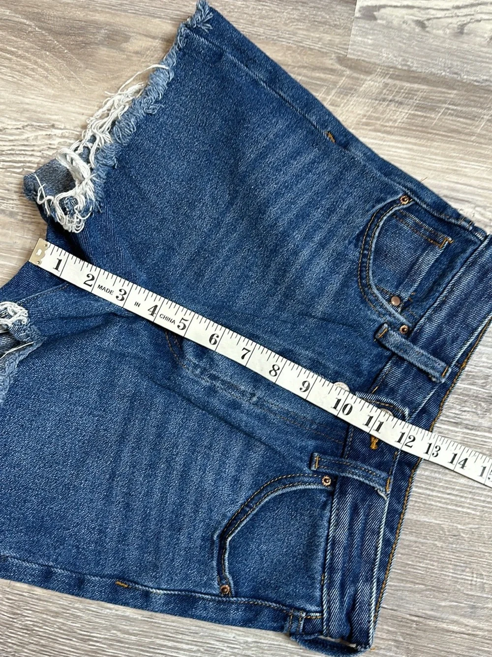 &Denim High Rise Button Fly Frayed Denim Shorts Size 24 (WA-1562)
